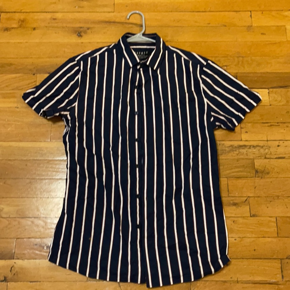 Short sleeve button up
